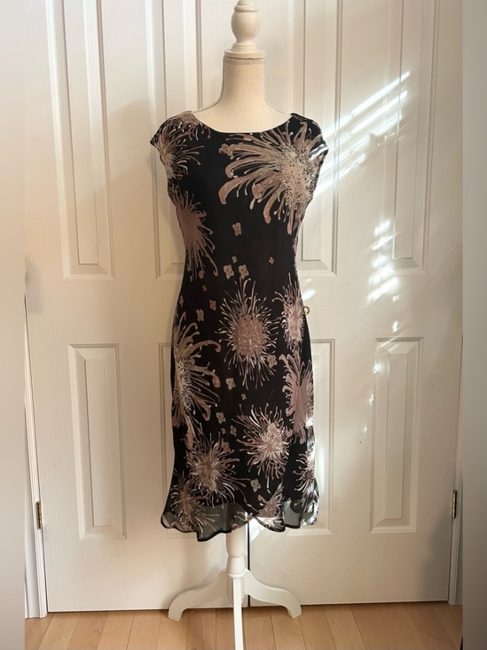 LORI M COLLECTION, Floral Cap-Sleeve Sheath Midi Dress Lined Black & Blush Large